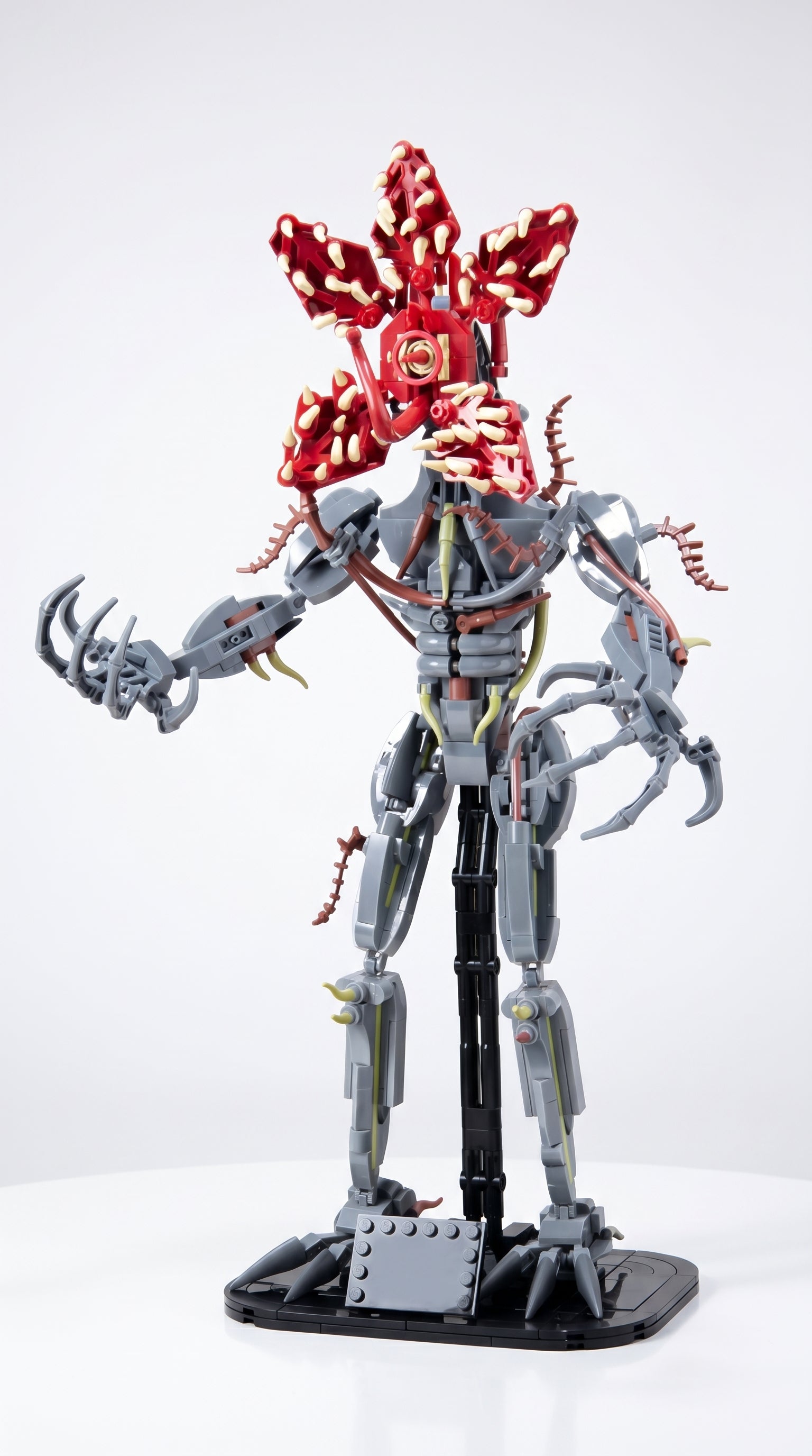 2-in-1 Flower Monster Brick Model (858 PCS)